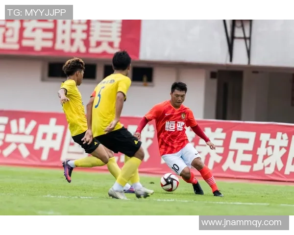 今日广州恒大足球赛激情四溢球迷齐聚为球队呐喊助威盛况空前